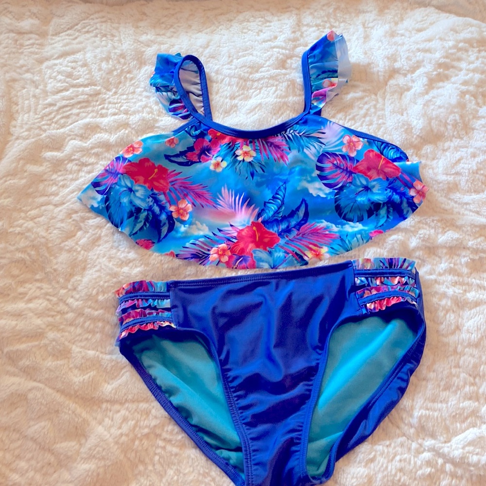 girls bathing suit